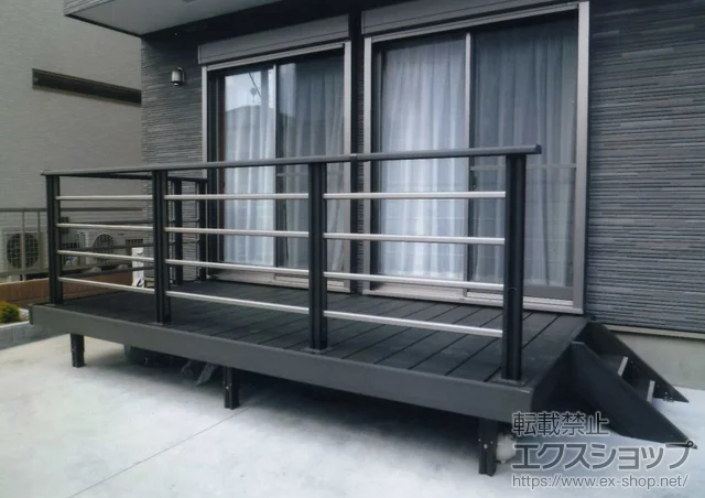埼玉県北足立郡伊奈町ののウッドデッキ、カーポート リコステージII 単体+ デッキフェンス+ステップ 2段 施工例