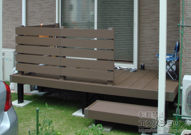 茨城県小美玉市ののウッドデッキ リウッドデッキ 200 単体 +独立式リウッドステップ2型+リウッドデッキフェンス 3型＜横スリット＞ 施工例