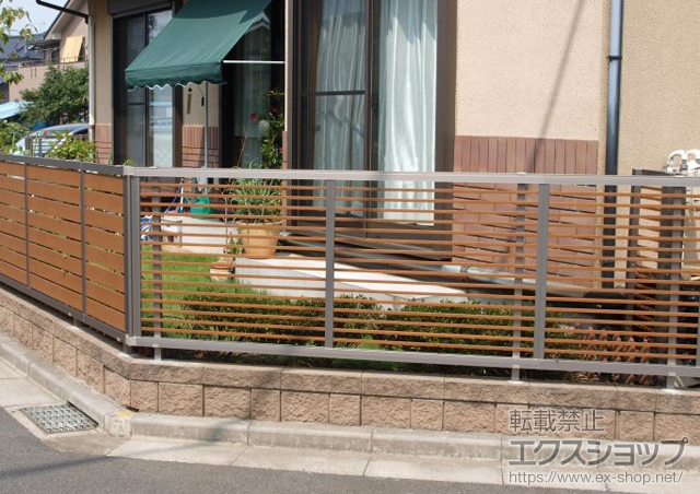 埼玉県新座市のLIXIL リクシル(新日軽)のフェンス・柵 セレビューフェンRP1型＜細横格子＞ 自在式 施工例