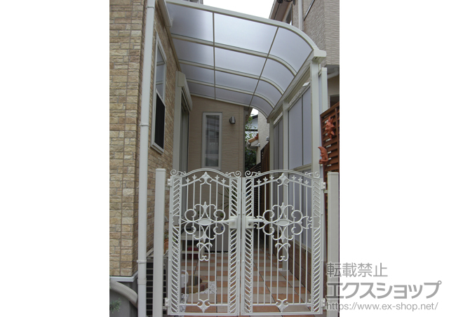 福岡県福岡市のLIXIL リクシル（トステム）のテラス屋根 ライザーテラスII R型 テラスタイプ 単体 積雪〜20cm対応+ライザーテラスII 前面スクリーン 2段仕様 施工例