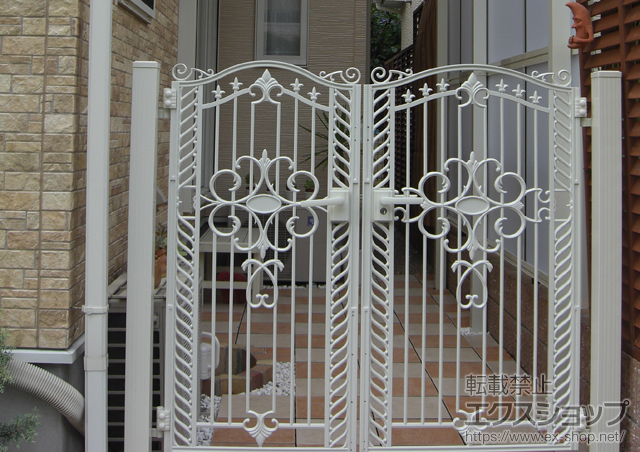 福岡県福岡市のの門扉 フェスタB型 両開き 柱使用 施工例