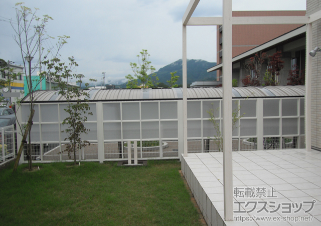 愛媛県大洲市ののフェンス・柵 Gスクリーン 角格子タイプ クリアマットパネル2段仕様 施工例