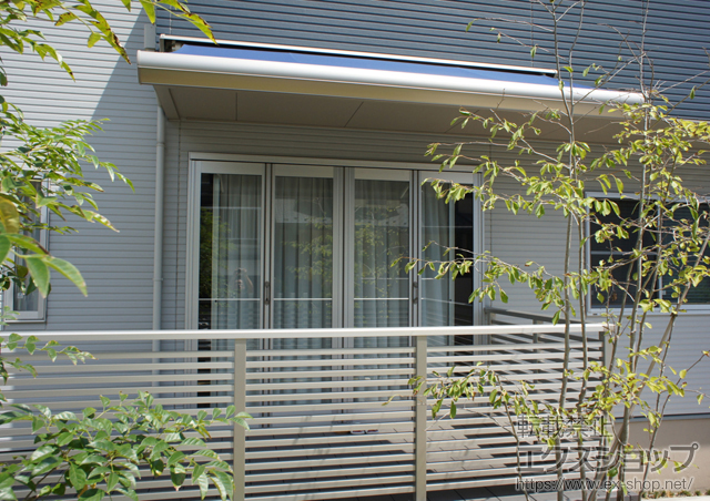 千葉県松戸市のLIXIL リクシル（トステム）のオーニング・日よけ 彩鳥Ｓ型 ボックスタイプ 手動式 施工例