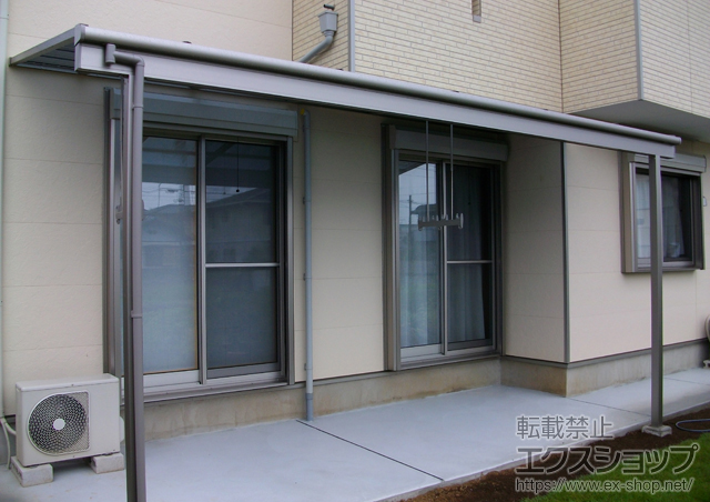 千葉県千葉市のLIXIL リクシル（トステム）のテラス屋根 ライザーテラスII F型 テラスタイプ 単体 積雪〜20cm対応+吊り下げ物干し　標準　2本入 施工例