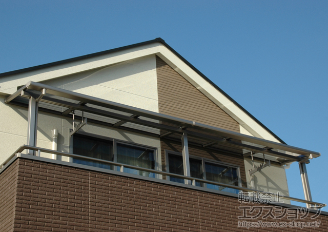 埼玉県川越市のLIXIL リクシル（トステム）のバルコニー・ベランダ屋根 ライザーテラスII F型 屋根タイプ 連棟 積雪〜20?対応 施工例
