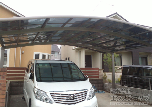 茨城県龍ケ崎市のLIXIL リクシル（トステム）のカーポート カーブポートシグマIII ワイド 積雪〜30cm対応+カーブポートシグマIII 屋根材ホルダー 施工例