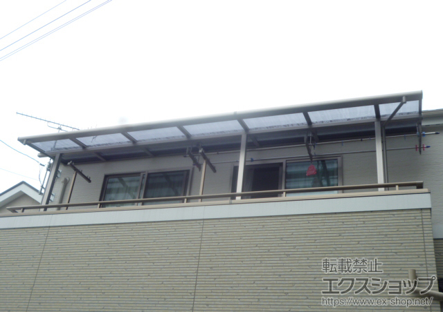 東京都足立区のLIXIL リクシル（トステム）のバルコニー・ベランダ屋根 ライザーテラスII F型 屋根タイプ 連棟 積雪対応20? 施工例