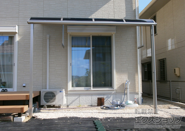 三重県桑名市ののテラス屋根 プレシオステラス R型 テラスタイプ 単体 積雪〜20cm対応+吊り下げ物干し 標準 2本入 施工例