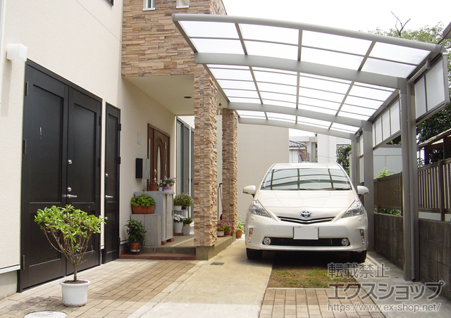 東京都立川市のLIXIL リクシル（トステム）のカーポート カーブポートシグマIII 延長 積雪〜30cm対応+サイドパネル 施工例