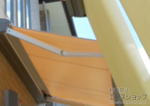 兵庫県加古川市のLIXIL リクシル（トステム）のオーニング・日よけ 彩鳥CR型 ボックスタイプ 手動式 施工例