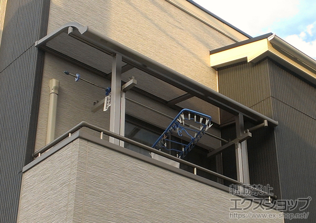 埼玉県川口市のLIXIL リクシル（トステム）のバルコニー・ベランダ屋根 ライザーテラスII R型 屋根タイプ 単体 積雪〜20?対応 施工例