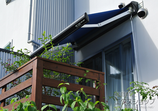 愛媛県八幡浜市のLIXIL リクシル（トステム）のオーニング・日よけ 彩鳥S型 ボックスタイプ 手動式 施工例