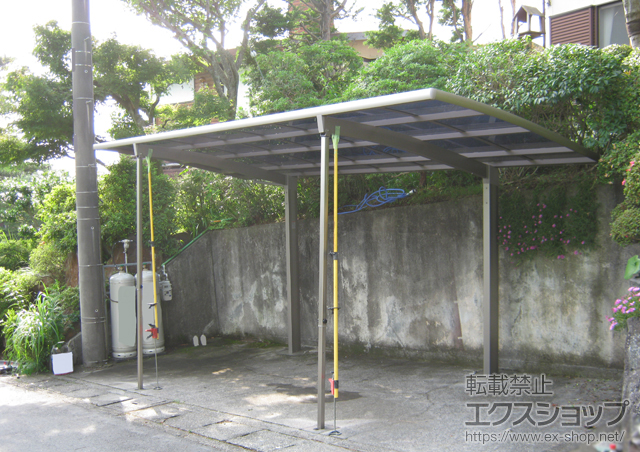 静岡県田方郡函南町のLIXIL リクシル（トステム）のカーポート カーブポートシグマIII 積雪〜30cm対応+屋根材ホルダー　57用 施工例