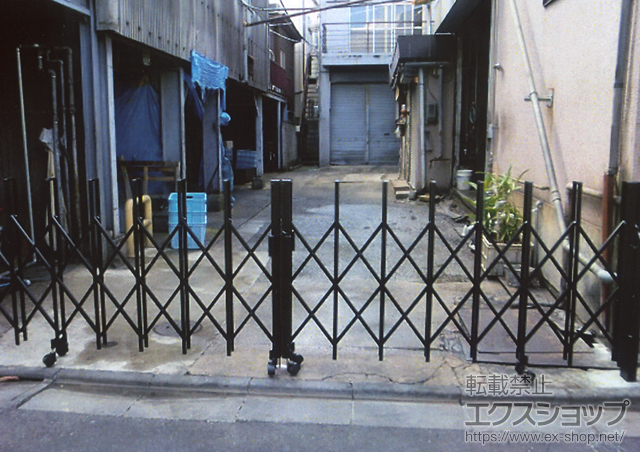 東京都墨田区ののカーゲート トリップゲート PA型(錠無し) ノンレール 両開き 42W 施工例