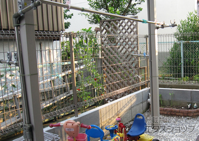 埼玉県草加市ののフェンス・柵 ハイグリッドフェンスN1型 間仕切りタイプ 施工例