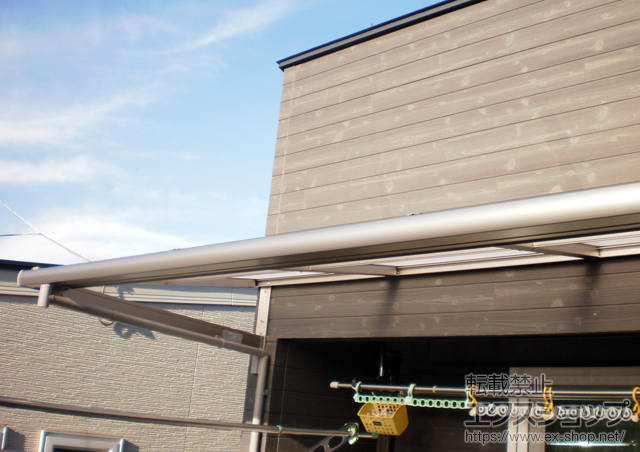 栃木県宇都宮市のLIXIL リクシル（トステム）のバルコニー・ベランダ屋根 ライザーテラスII F型 2階用 ルーフタイプ 積雪〜20?対応 施工例