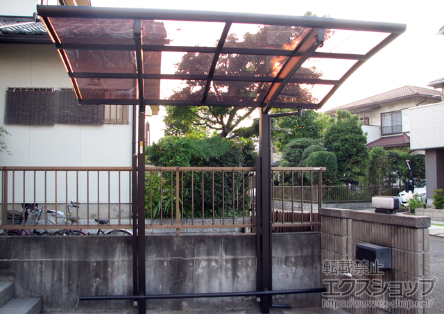 埼玉県入間郡毛呂山町ののサイクルポート・駐輪場 レイナポート ミニ 積雪〜20cm対応+着脱式サポート ハイルーフ柱用2本入+車止めバー 29用 施工例