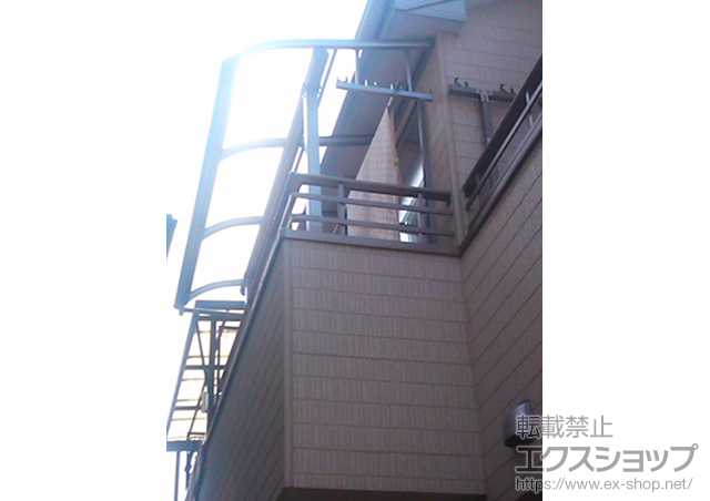 大阪府堺市ののバルコニー・ベランダ屋根 プレシオステラス R型 屋根タイプ 単体 積雪〜20cm対応+吊り下げ物干し 標準 2本入 施工例