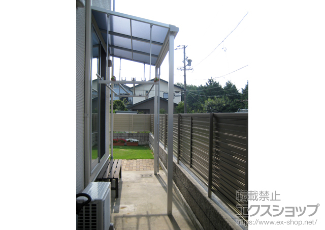 長野県飯田市のLIXIL リクシル（トステム）のテラス屋根 ライザーテラスII F型 テラスタイプ 単体 積雪〜20cm対応+ライザーテラスII　吊り下げ物干し 施工例