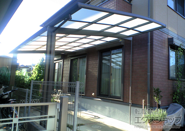 千葉県柏市のLIXIL リクシル（トステム）のカーポート カーブポートシグマIII 積雪〜30cm対応 施工例