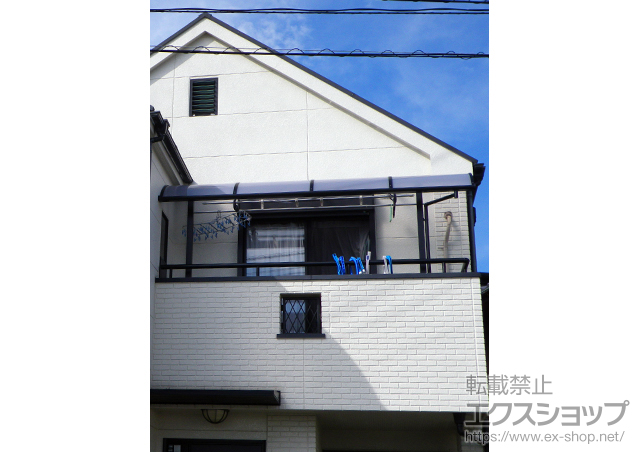 埼玉県越谷市のLIXIL リクシル（トステム）のバルコニー・ベランダ屋根 ライザーテラスII R型 屋根タイプ 単体 積雪〜20cm対応+吊り下げ物干し 標準2本入 施工例