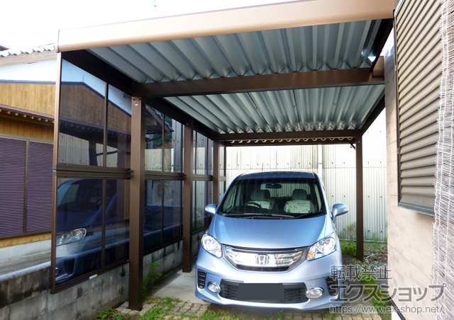 愛媛県南宇和郡愛南町ののカーポート ジーポートneo 積雪100cmＡタイプ 4本柱 角柱仕様+ジーポートneo サイドパネル<平板タイプ> 施工例