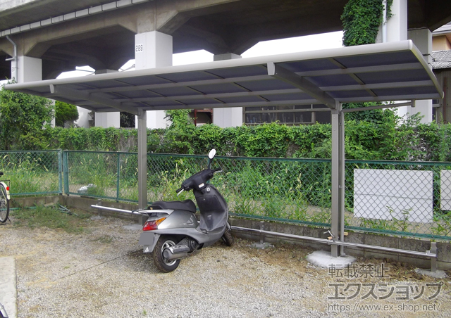 埼玉県新座市のLIXIL リクシル（トステム）のサイクルポート・駐輪場 カーブポートシグマIII ミニ 積雪〜20cm対応+輪止め 施工例