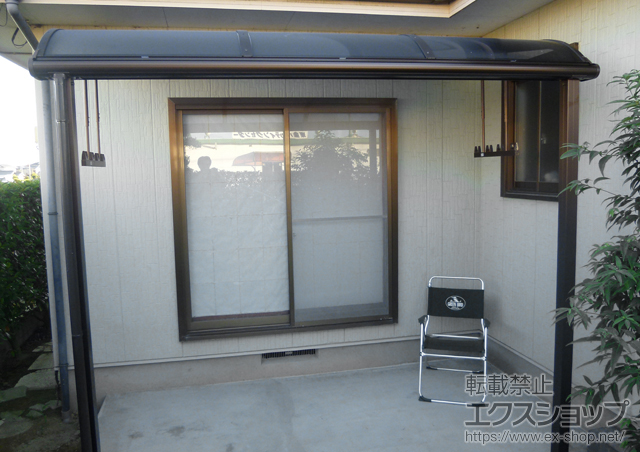 千葉県東金市ののテラス屋根 プレシオステラス R型 テラスタイプ 単体 積雪〜20cm対応+吊り下げ式物干し 標準2本入 施工例