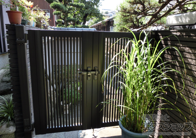 大阪府羽曳野市のの門扉 シャレオR2型門扉 両開き 柱使用 施工例