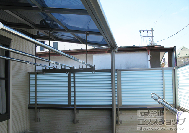 東京都北区のLIXIL リクシル（トステム）のバルコニー・ベランダ屋根 ライザーテラスII F型 屋根タイプ 単体 積雪〜20cm対応 施工例