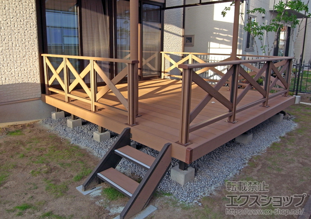 長野県長野市のLIXIL リクシル（トステム）のウッドデッキ リコステージII 単体 +リコステージII ステップ2段+ リコステージII デッキフェンス<クロスパネル> 施工例