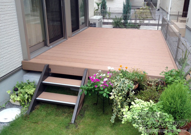 東京都日野市のLIXIL リクシル（トステム）のウッドデッキ リコステージII 単体+ステップ2段 施工例