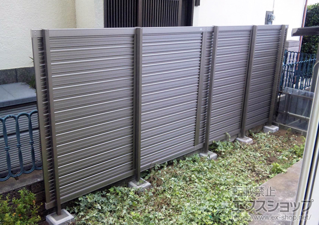 神奈川県相模原市のLIXIL リクシル（トステム）のフェンス・柵 ハイスクリーンフェンス A型 フリーポールタイプ 施工例