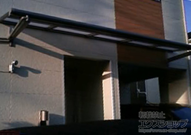 神奈川県平塚市のLIXIL リクシル（トステム）のバルコニー・ベランダ屋根 ライザーテラスII F型 ルーフタイプ 単体 積雪対応〜20? 施工例