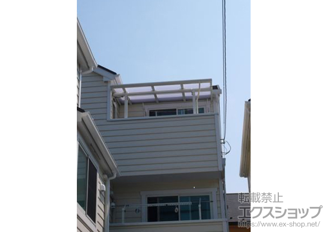 神奈川県横浜市のLIXIL リクシル（トステム）のバルコニー・ベランダ屋根 パワーアルファ F型 屋根タイプ 単体 施工例