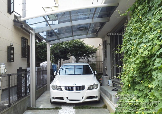 東京都国分寺市ののカーポート レイナポート 積雪〜20cm対応+着脱式サポート 2本入+壁付け物干し ロング 2本入 施工例