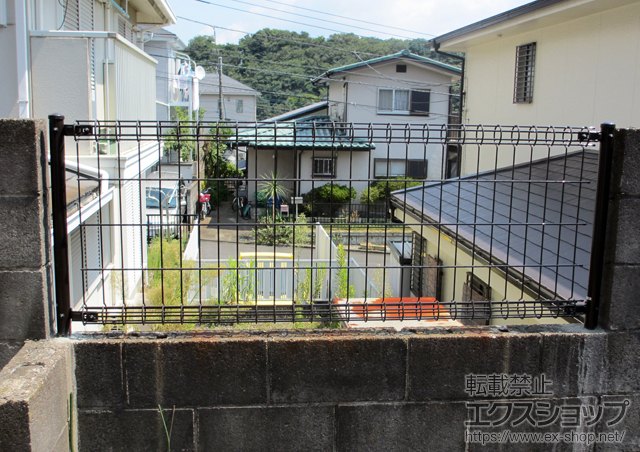 神奈川県綾瀬市ののフェンス・柵 イーネットフェンス2M型　間仕切柱施工 施工例