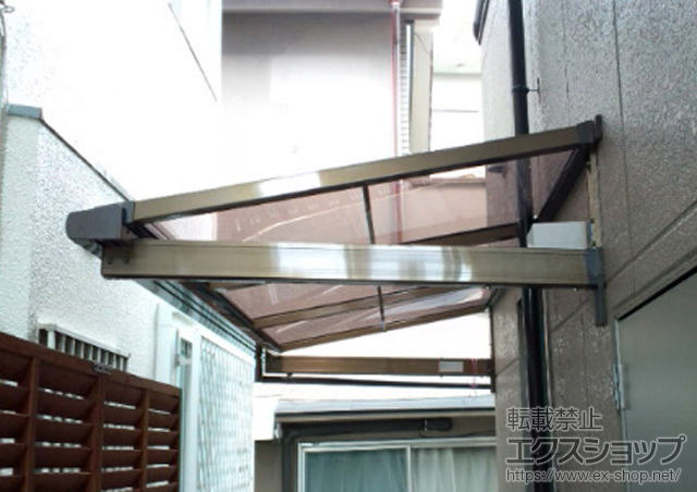 東京都府中市のLIXIL リクシル（トステム）のバルコニー・ベランダ屋根 ライザーテラスII F型 ルーフタイプ 単体 積雪〜20cm対応 施工例