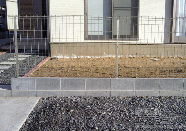 茨城県龍ヶ崎市ののフェンス・柵 イーネットフェンス1F型 自由柱タイプ 施工例