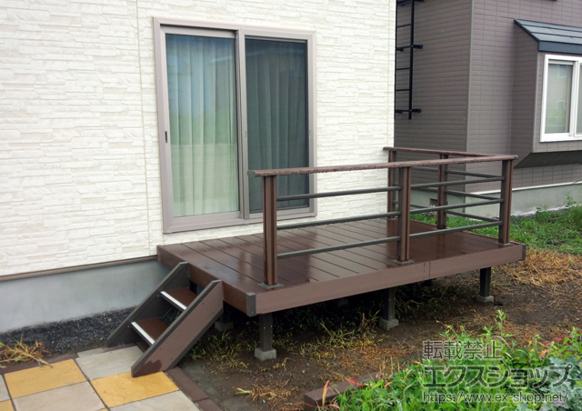 北海道石狩市のLIXIL リクシル（トステム）のウッドデッキ リコステージII 施工例