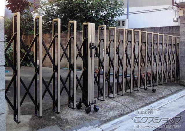 東京都練馬区ののカーゲート トリップゲート PC型 ノンレール 両開き親子 13S+32M 施工例