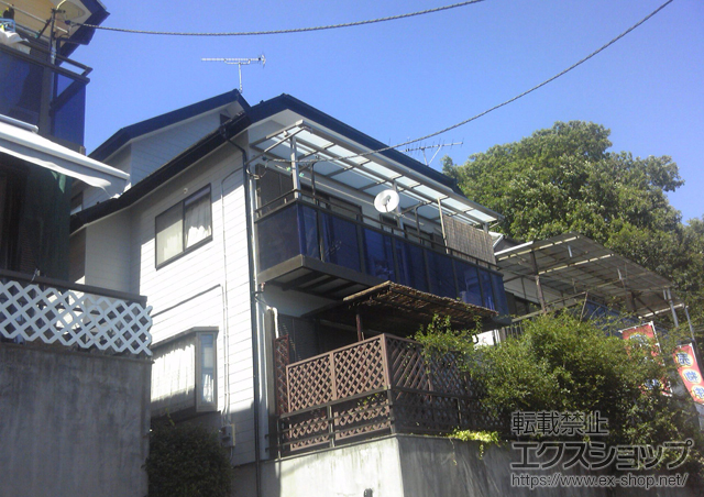 東京都八王子市のLIXIL リクシル（トステム）のバルコニー・ベランダ屋根 ライザーテラスII F型 ルーフタイプ 連棟 積雪〜20cm対応 施工例