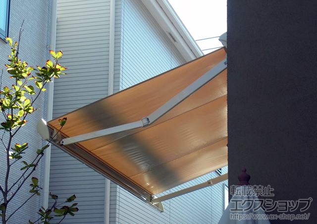 神奈川県平塚市のLIXIL リクシル（トステム）のオーニング・日よけ 彩鳥S型 ボックスタイプ 手動式 【1階】 施工例