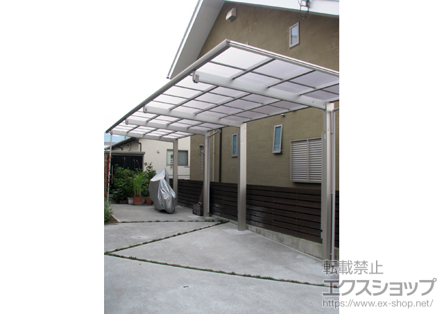 鹿児島県霧島市ののカーポート エフルージュ 縦連棟 積雪〜20cm対応+着脱式サポート 2本入り×2セット+水平式物干し 標準 2本入り 施工例