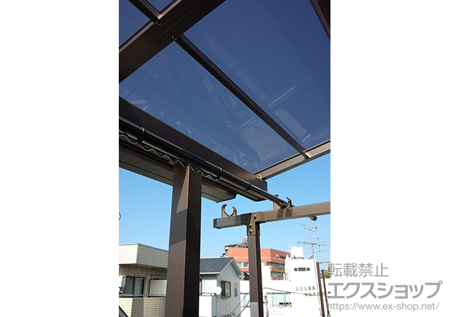 東京都墨田区のLIXIL リクシル（トステム）のバルコニー・ベランダ屋根 ライザーテラスII F型 屋根タイプ 積雪〜20?対応 施工例