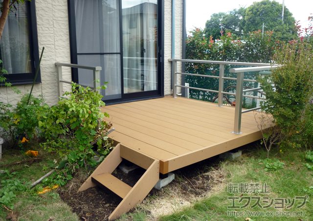 神奈川県横浜市ののウッドデッキ リウッドデッキ200 単体+シンプルモダンデッキフェンス2型 横格子2本 施工例