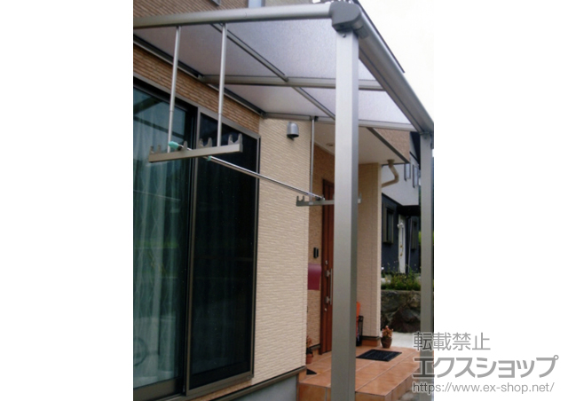 大分県由布市ののテラス屋根 ヴェクターテラス F型 テラスタイプ 単体 積雪〜20ｃｍ対応+ヴェクターテラス吊り下げ物干し 施工例