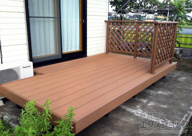 埼玉県加須市のLIXIL リクシル（トステム）のウッドデッキ リコステージII 単体+フラットラティスパネル（密目）T-10 ×3スパン 施工例