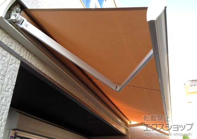 大阪府箕面市のLIXIL リクシル（トステム）のオーニング・日よけ 彩鳥S型 ボックスタイプ 手動式 施工例