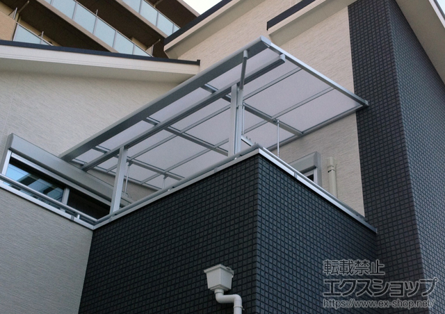 大阪府三島郡島本町のLIXIL リクシル（トステム）のバルコニー・ベランダ屋根 ライザーテラスII F型 屋根タイプ 単体 積雪〜20?対応 施工例